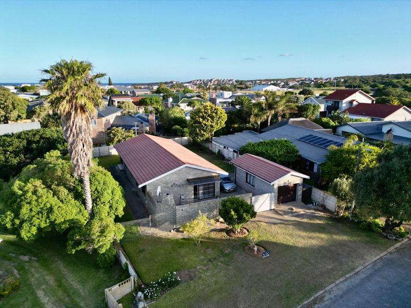 4 Bedroom Property for Sale in Stilbaai Wes Western Cape